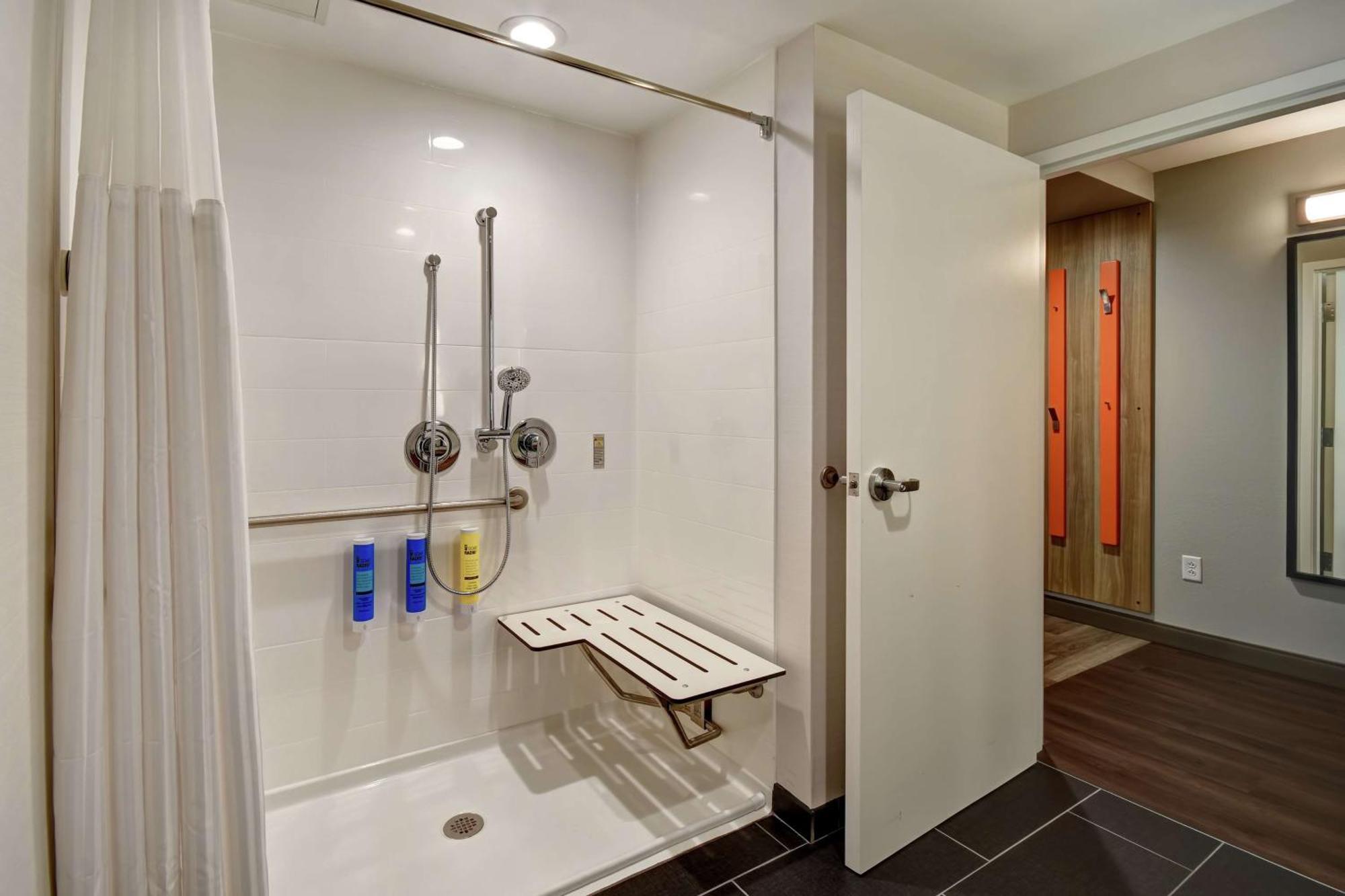 Tru By Hilton Syracuse-Camillus Hotel Bagian luar foto