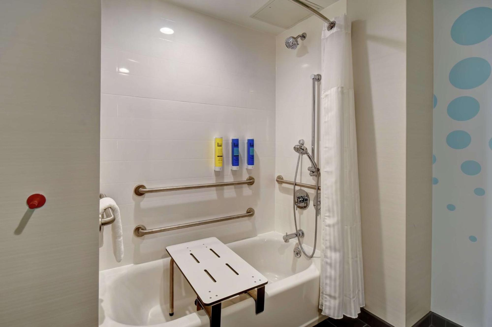 Tru By Hilton Syracuse-Camillus Hotel Bagian luar foto